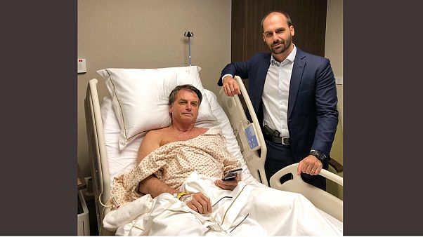 Família Bolsonaro: Do ataque à democracia à arma num hospital Família Bolsonaro: Do ataque à democracia à arma num hospital