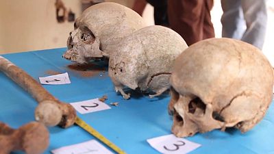 Cráneos y huesos encontrados en la casa que fue propiedad de Stroessner
