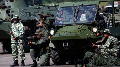 Venezuela inicia exercícios militares na fronteira com a Colômbia