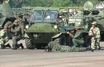 Venezuela: schierato esercito al confine con la Colombia