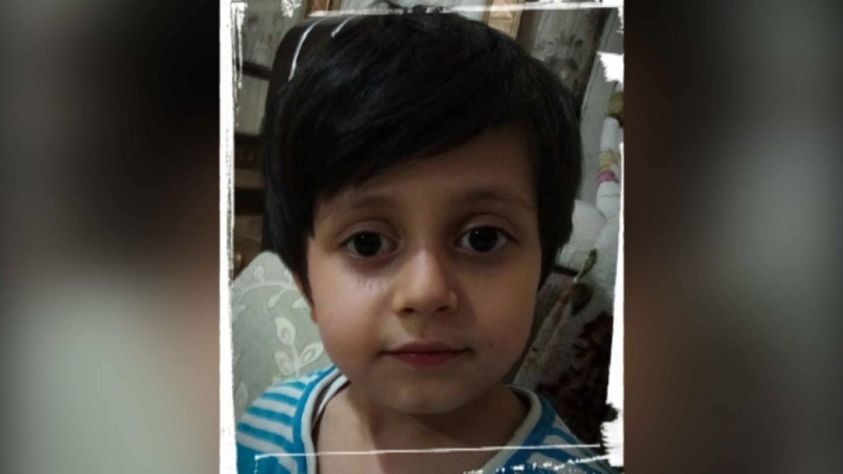گزارش یورونیوز از تهران؛ روایتی از زندگی یونس ۷ ساله در سایه تحریم‌ها