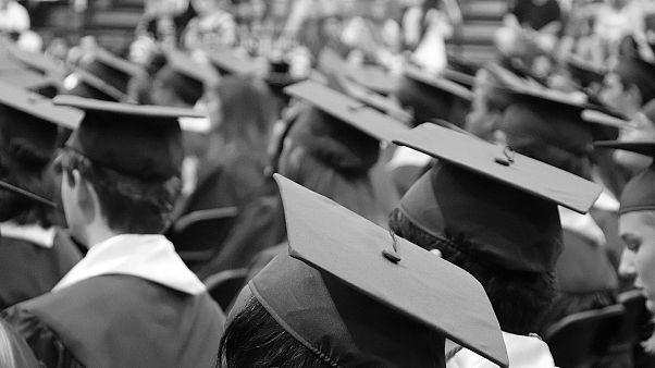 بريطانيا تقرر تمديد تأشيرات عمل خريجي جامعاتها من الأجانب لعامين بريطانيا تقرر تمديد تأشيرات عمل خريجي جامعاتها من الأجانب لعامين