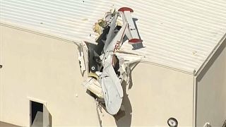 Avioneta embate contra edifício no Arizona
