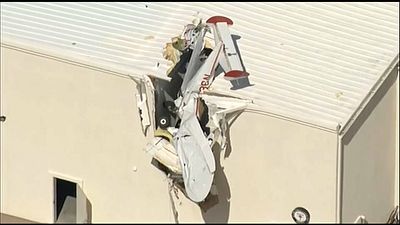 ABD'de eğitim uçağı havalimanı binasının üzerine düştü; iki yaralı