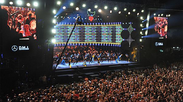 Materadio brings radio broadcasting to the stage Materadio brings radio broadcasting to the stage
