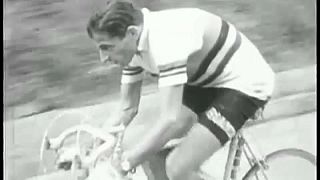 Fausto Coppi in maglia iridata. 