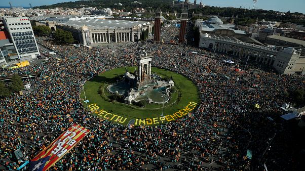 İspanya: Ayrılıkçı 12 Katalan siyasetçiyle ilgili son karar öncesi dev gösteri İspanya: Ayrılıkçı 12 Katalan siyasetçiyle ilgili son karar öncesi dev gösteri