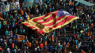 شاهد: الكتالونيون يتظاهرون للمطالبة باستقلال إقليمهم يوم العيد الوطني القومي "ديادا"