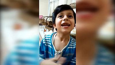 La storia di Younes, bambino iraniano vittima delle sanzioni statunitensi