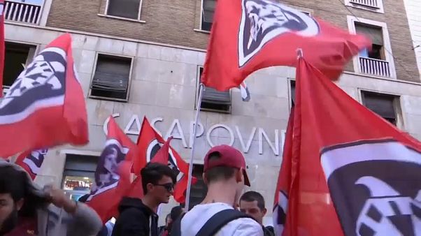 Facebook oscura Casapound e Forza Nuova, Azzariti: "Deve essere il giudice a decidere" Facebook oscura Casapound e Forza Nuova, Azzariti: "Deve essere il giudice a decidere"