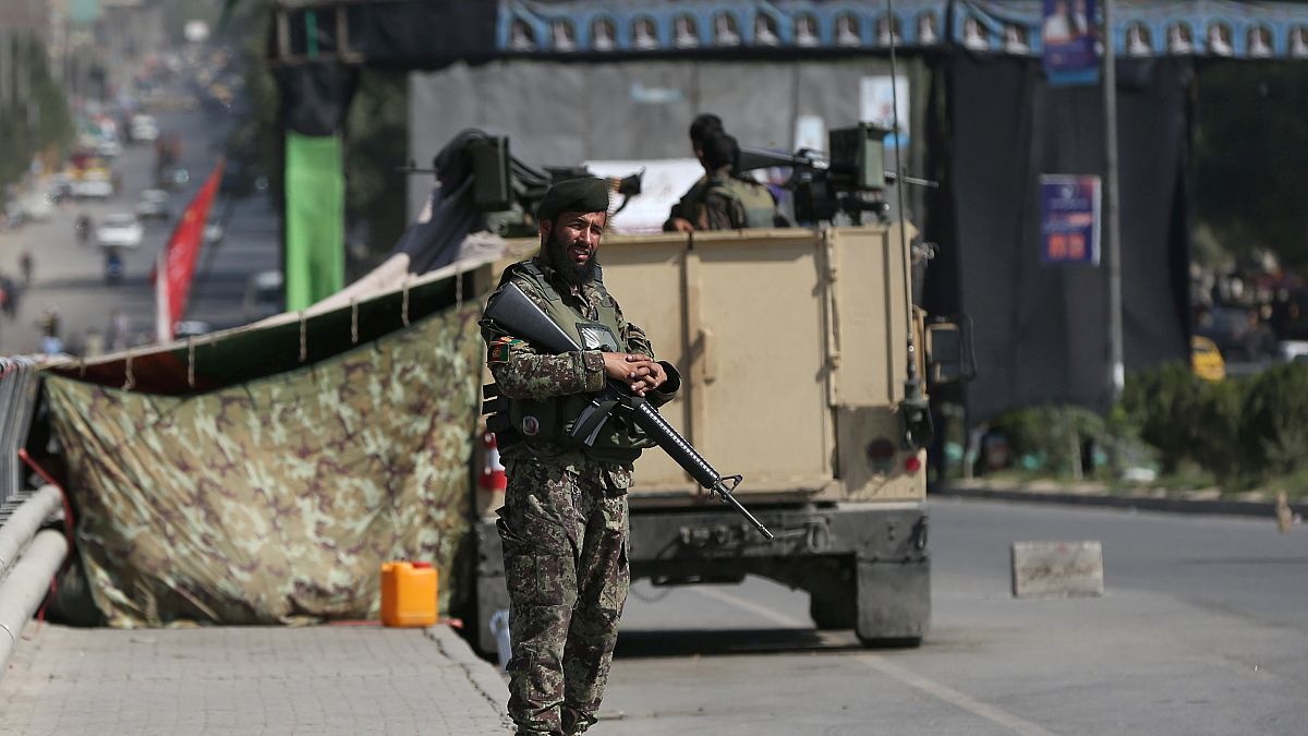 Afgan ordusu mensubu bir asker
