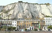 A doveri fehér sziklák, az Egyesült Királyság jelképe a La Manche-csatorna felől érkezve