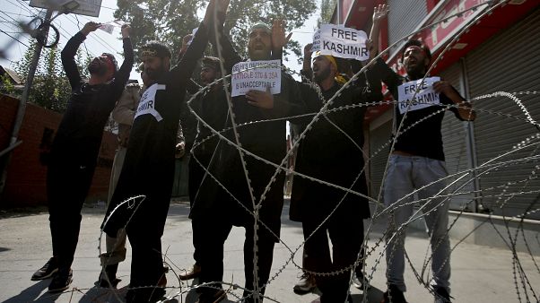 Hindistan'da Cammu Keşmir'in statüsünü kaldırılmasının ardından tutuklananların sayısı 4 bine ulaştı Hindistan'da Cammu Keşmir'in statüsünü kaldırılmasının ardından tutuklananların sayısı 4 bine ulaştı