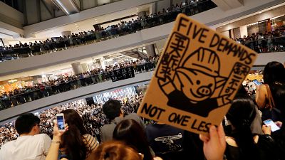  شعار آهنگین هنگ کنگی‌ها در حمایت از نماد جنبش اعتراضی