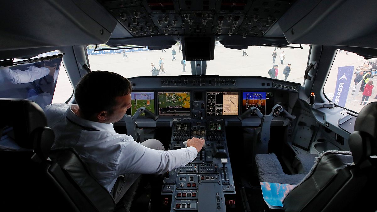 Kokpite kahve döküldü, 360 yolcusu bulunan uçak acil iniş yaptı