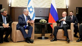 الرئيس الروسي فلاديمير بوتين رفقة رئيس الوزراء الإسرائيلي نتنياهو في روسيا
