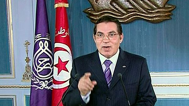 الرئيس التونسي الأسبق بن علي "مريض جدا وحالته الصحية سيئة" حسب تصريح محاميه لإذاعة محلية الرئيس التونسي الأسبق بن علي "مريض جدا وحالته الصحية سيئة" حسب تصريح محاميه لإذاعة محلية