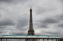 شلل في باريس بسبب اضراب عمال وسائل النقل احتجاجا على تعديل قانون التقاعد