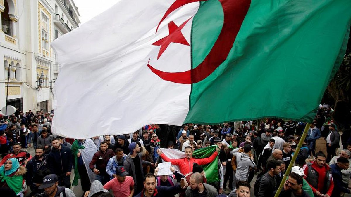 الحبس المؤقت للمعارض الجزائري كريم طابو  بتهمة "إضعاف معنويات الجيش"