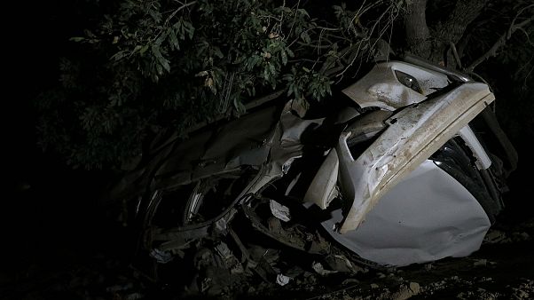 Diyarbakır'da sivillerin bulunduğu araca PKK tarafından el yapımı patlayıcı ile saldırı düzenlendi Diyarbakır'da sivillerin bulunduğu araca PKK tarafından el yapımı patlayıcı ile saldırı düzenlendi