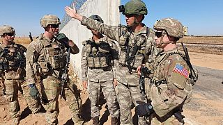 TSK ve ABD Silahlı Kuvvetleri unsurları, Suriye'de Fırat'ın doğusunda güvenli bölge birinci safha uygulamaları kapsamında ilk ortak kara devriyesine başladı.