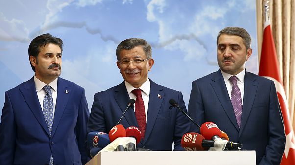 Ahmet Davutoğlu AK Parti üyeliğinden istifa etti Ahmet Davutoğlu AK Parti üyeliğinden istifa etti