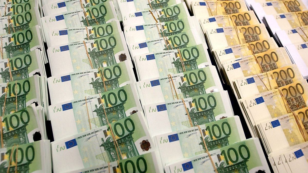 A magyar kormánynak utalt óriási brüsszeli összegek miatt gyengülhetett a forint