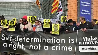 Protests outside Brussels institutions in support of Catalan politicians