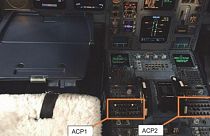 Ejemplo de la ubicación de los paneles de control de audio que fallaron después del derrame de café