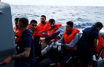 Európai Bizottság: nem bűncselekmény az embermentés a Földközi-tengeren