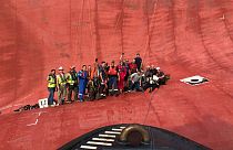 گلچین ویدئوهای هفته؛ از واژگونی کشتی در ساحل آمریکا تا مراسم ۱۱ سپتامبر