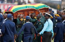 عائلة موغابي تتخلى عن قرار دفنه بقريته وتلبي طلب الحكومة بدفنه في مقبرة الأبطال 