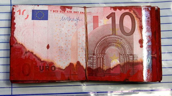 Archiv: Euro-Scheine aus einem geknackten Geldautomaten Archiv: Euro-Scheine aus einem geknackten Geldautomaten
