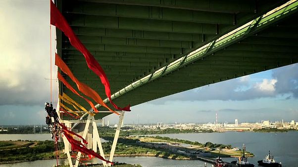 Активисты Greenpeace приостановили судоходство Активисты Greenpeace приостановили судоходство