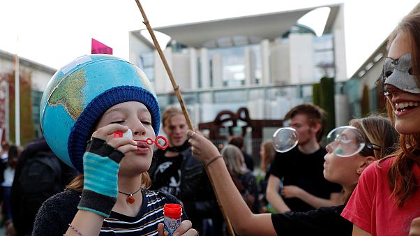 Mit Seifenblasen gegen Klimawandel Mit Seifenblasen gegen Klimawandel