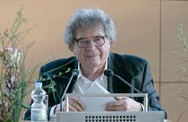 Konrád György magyar író előadást tart a schleswig-holsteini tartományi parlament kieli épületében 2014. március 8-án.