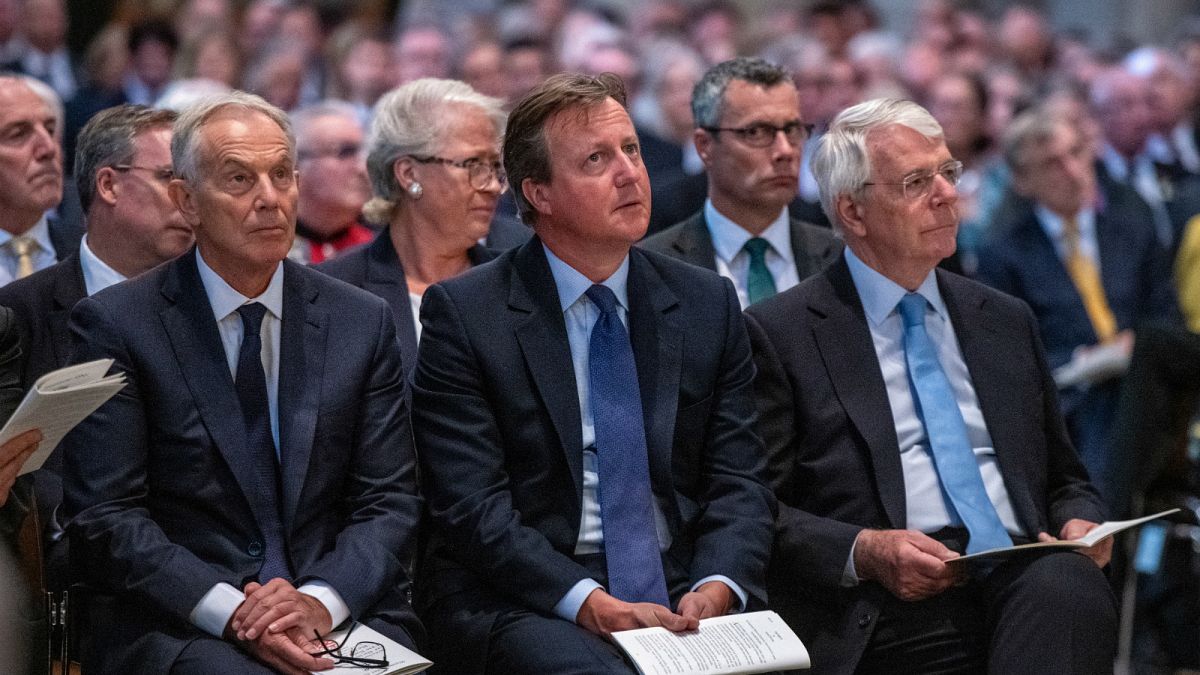 رؤساء الوزراء البريطانيون السابقون توني بلير وديفيد كاميرون وجون ميج في لندن