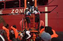 Los 82 refugiados del Ocean Viking desembarcarán en Lampedusa