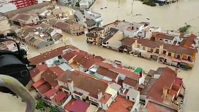 Pedro Sanchez megnézte az árvizet, és segítséget ígért
