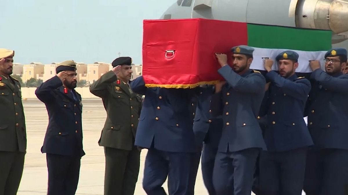 عودة جثامين 6 عسكرييين إماراتيين واستقبال عسكري في مكار أبو ظبي 14-09-2919