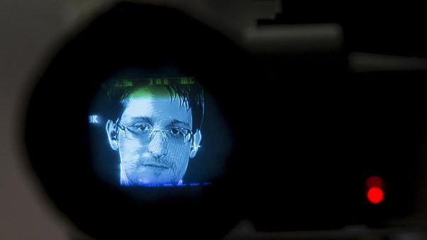 Sollte Deutschland Edward Snowden (36) aufnehmen? Wer sagt was... Sollte Deutschland Edward Snowden (36) aufnehmen? Wer sagt was...