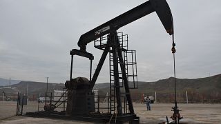 Suudi Arabistan, 2 tesise SİHA ile yapılan saldırıdan sonra  petrol üretimini geçici olarak durdurdu