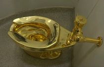 Sanita de ouro de Cattelan roubada em Inglaterra