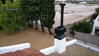 صور منزل غمرته المياه في بلدة سان خافير جنوب شرق إسبانيا