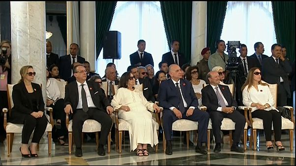 الشاذلية السبسي أرملة الرئيس الباجي قايد السبسي أثناء مراسم تشييع زوجها في العاصمة تونس يوليو-تموز 2019 الشاذلية السبسي أرملة الرئيس الباجي قايد السبسي أثناء مراسم تشييع زوجها في العاصمة تونس يوليو-تموز 2019