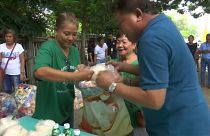 1 Kilo Reis für 2 Kilo Plastik: Dorfbewohner tauschen Müll gegen Lebensmittel