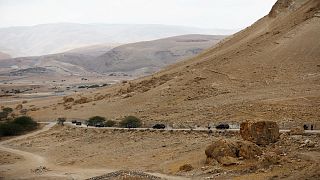 موكب لنتنياهو يغادر وادي الأردن في الضفة الغربية المحتلة حيث عقد اجتماعا لمجلس الوزارء 2019/09/15. أمير كوهين - رويترز