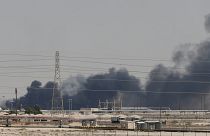 مشاهد للدخان المتصاعد إثر حريق في منشأة أرامكو في مدينة بقيق الشرقية بالمملكة العربية السعودية 14 سبتمبر 2019.