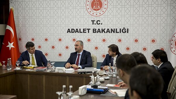 Adalet Bakanı Abdulhamit Gül Türkiye Barolar Birliği Başkanı Metin Feyzioğlu ile Yargı Reformu'na ilişkin görüş alışverişinde bulundu Adalet Bakanı Abdulhamit Gül Türkiye Barolar Birliği Başkanı Metin Feyzioğlu ile Yargı Reformu'na ilişkin görüş alışverişinde bulundu