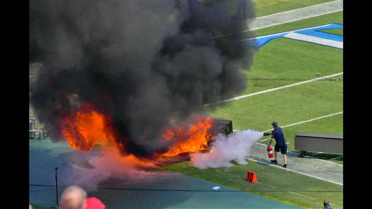 شاهد: حريق في افتتاح مباراة فريق تينيسي تايتانز ونظيره انديانابلوس كولتس